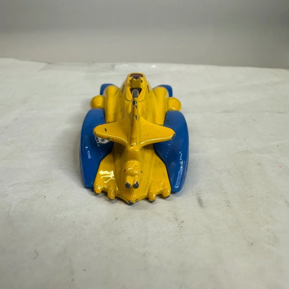 Hot Wheels Fast Fortress 2014‎ Yellow Blue Shark Mouth Diecast Fantasy Car
